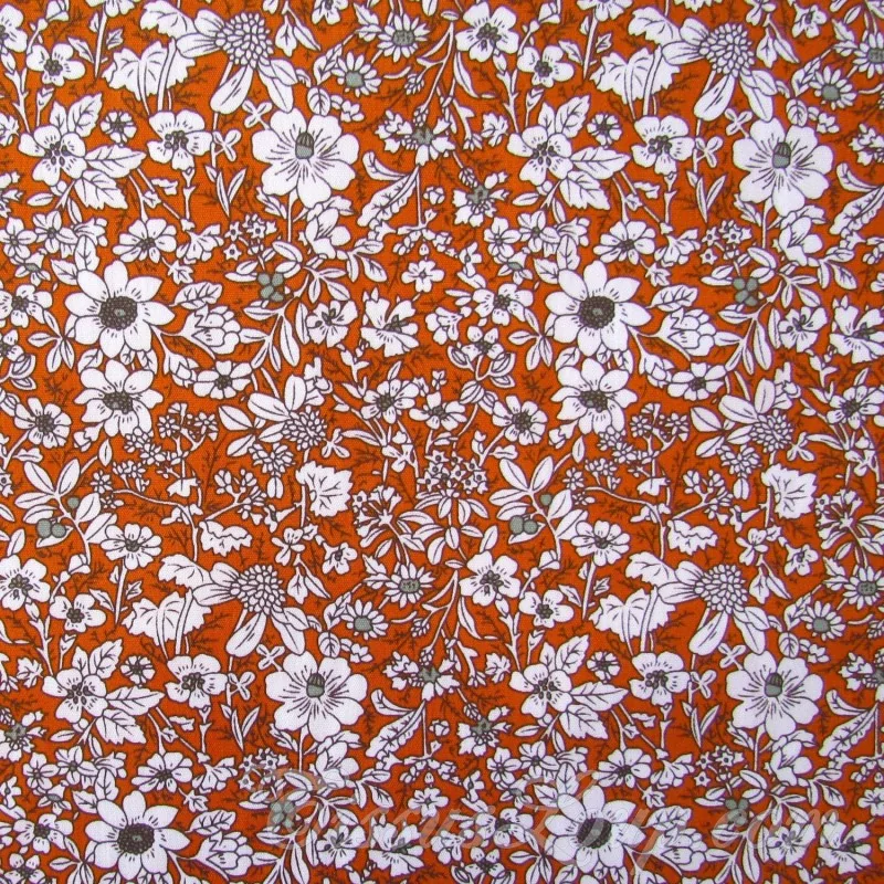 Baumwollstoff Weiße Blumen Terracotta Hintergrund | Wolf Stoffe